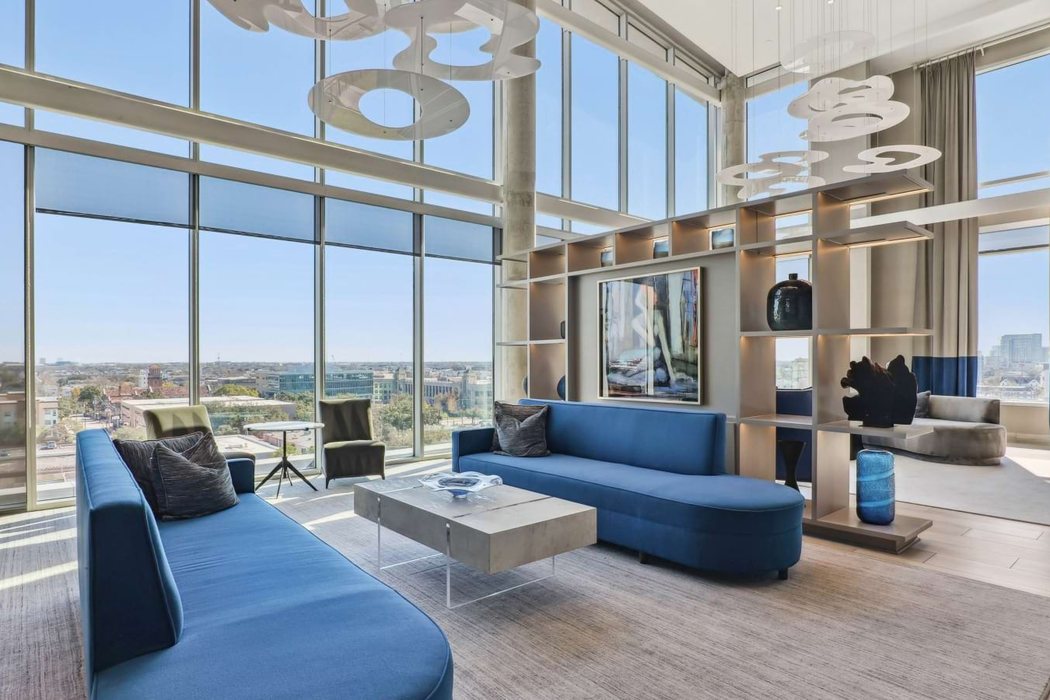 Aqua Lounge with skyline views